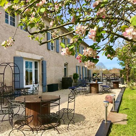 Bed and Breakfast Le Relais D'Aulnay Aulnay  Экстерьер фото