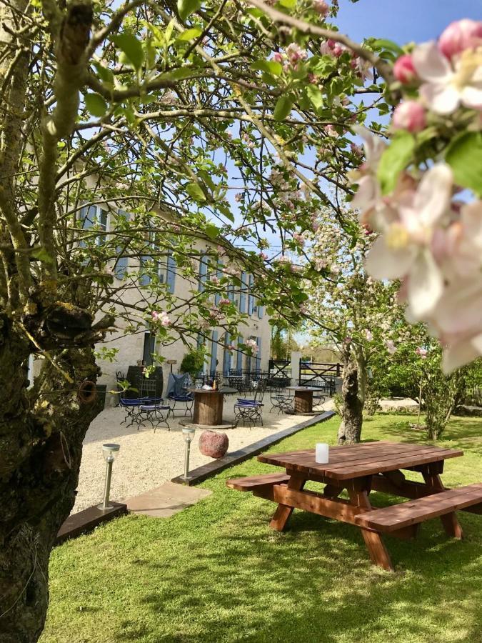 Bed and Breakfast Le Relais D'Aulnay Aulnay  Экстерьер фото