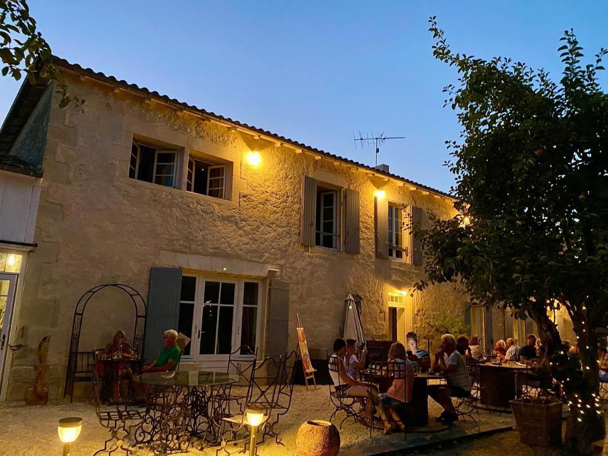 Bed and Breakfast Le Relais D'Aulnay Aulnay  Экстерьер фото