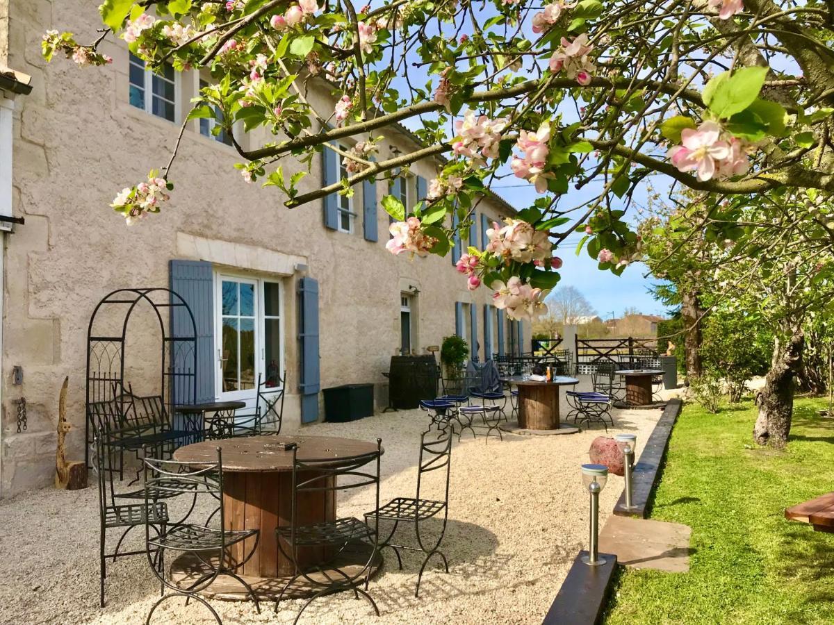 Bed and Breakfast Le Relais D'Aulnay Aulnay  Экстерьер фото